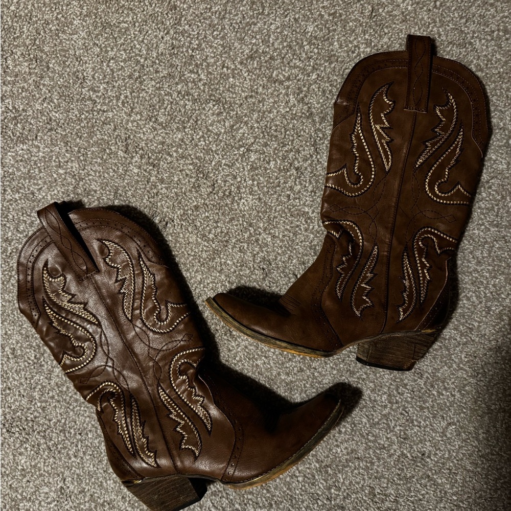 Cowgirl boots size 9